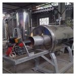 Nyatakan apa bantuan kewangan dari kerajaan Malaysia ke atas usahawan industri gaharu termasuk sektor huluan dan hiliran ?