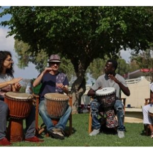 Afrika Selatan memasang muzik di kebun buah-buahan mereka dengan kepercayaan hasil akan meningkat? Beri komen.