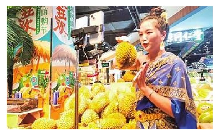 Read more about the article Permintaan di negara China terhadap durian premium dari Malaysia sudah meleset kerana buah lebih mahal berbanding durian Thailand dan Vietnam. Hakikatnya harga buah yang lebih murah akan menentukan kelarisan